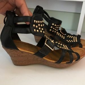 Women’s sandals